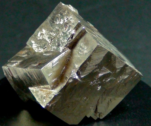 Pyrite twin