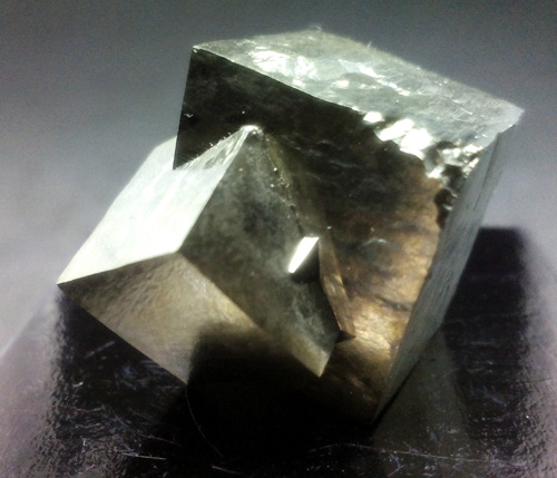 Pyrite twin