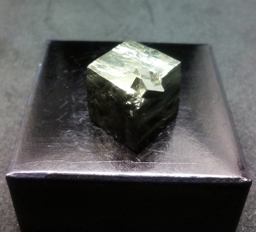 Pyrite twin